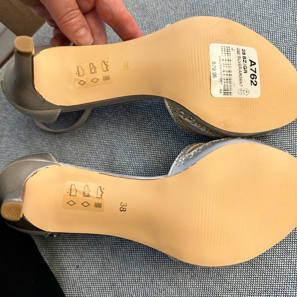 Silver high heels - Picture 3 of 8